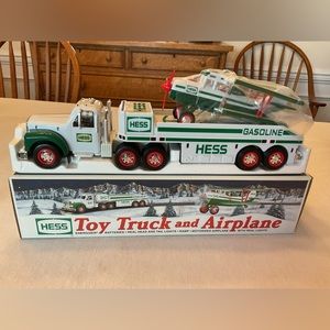 HESS Vintage 2002 Toy Truck with Airplane, ORIGINAL NEVER PLAYED WITH
